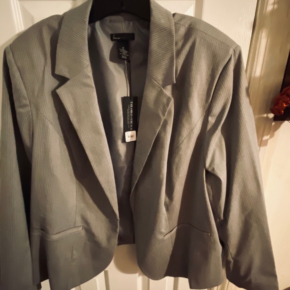 Grey and white pinstripe tailored blazer - Picture 2 of 3